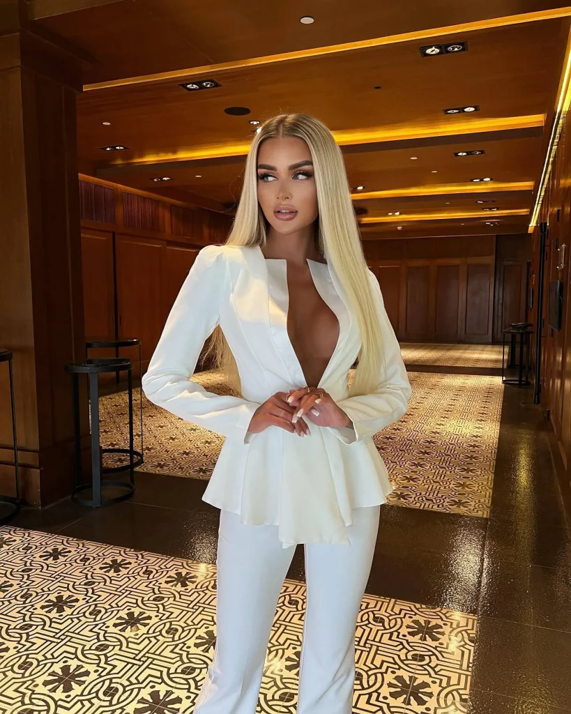 Ellie - Premium Escort Model Mallorca | Vip Escorts Mallorca